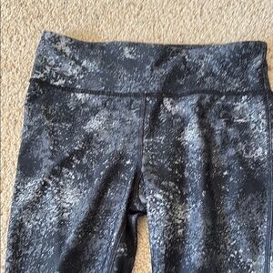 Women’s  Black and Gray Patterned Leggings